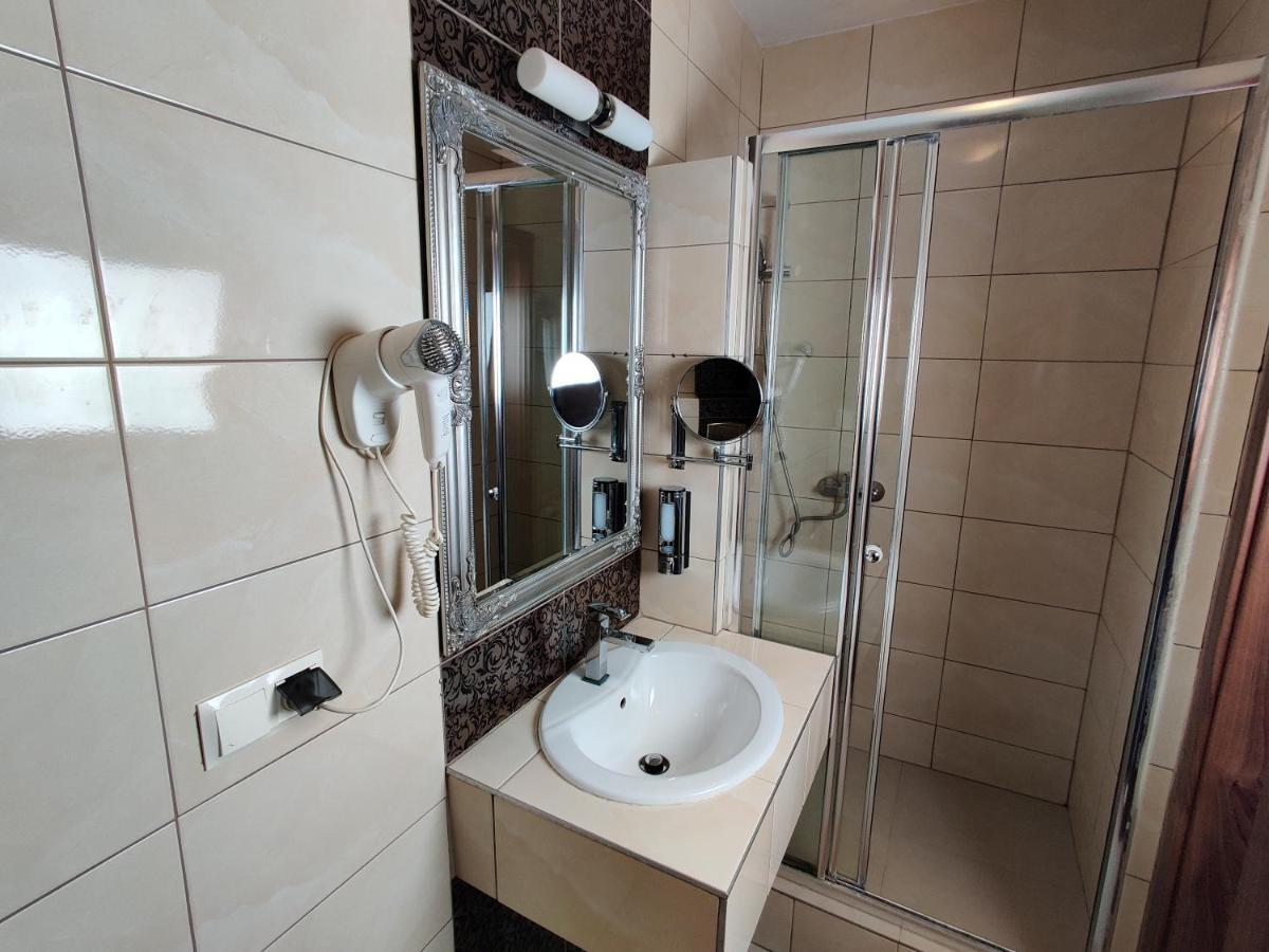 Aparthotel Belweder à Porosły Extérieur photo