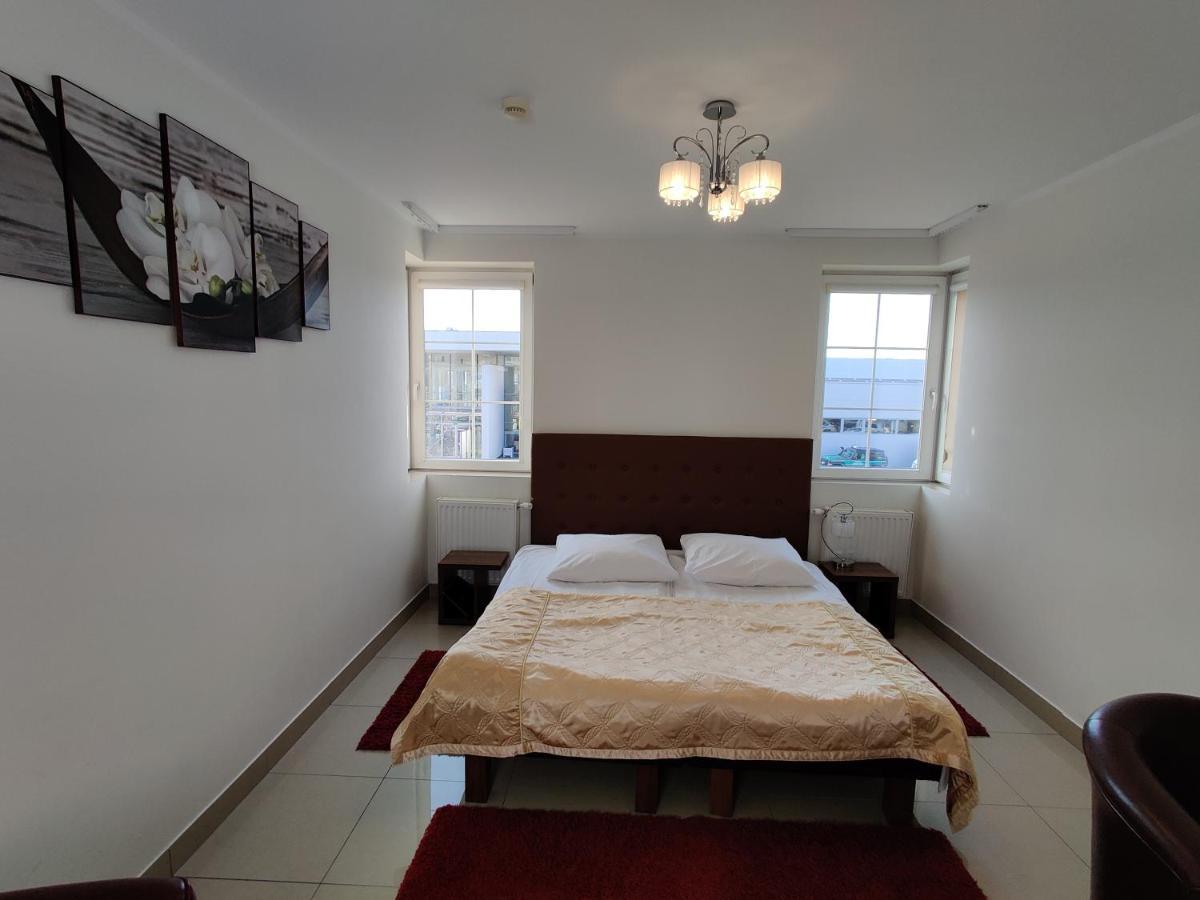Aparthotel Belweder à Porosły Extérieur photo