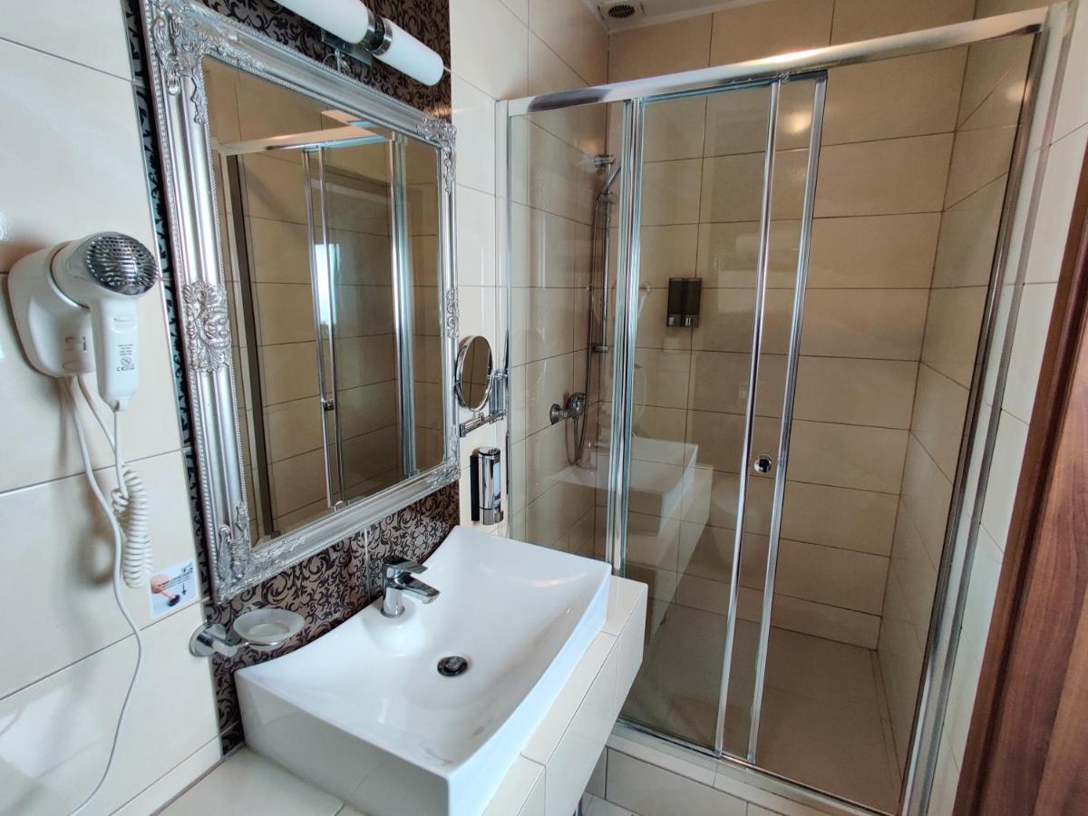 Aparthotel Belweder à Porosły Extérieur photo