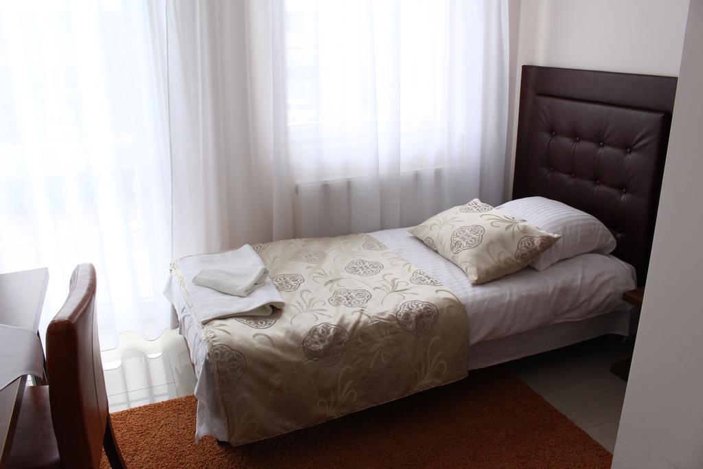 Aparthotel Belweder à Porosły Chambre photo