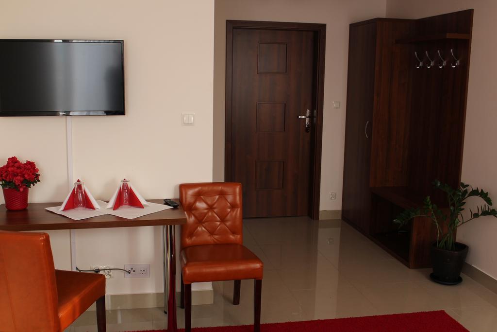 Aparthotel Belweder à Porosły Chambre photo